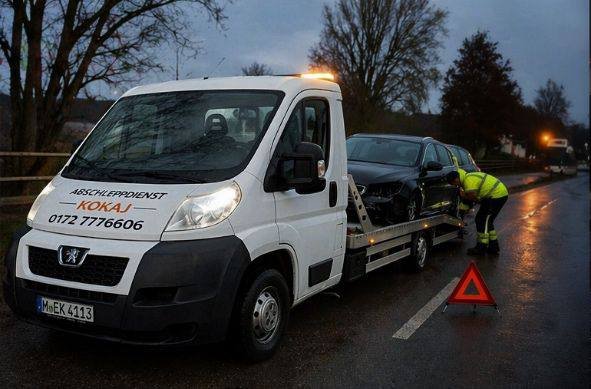 KOKAJ Pannenhilfe vor Ort mit Warndreieck
